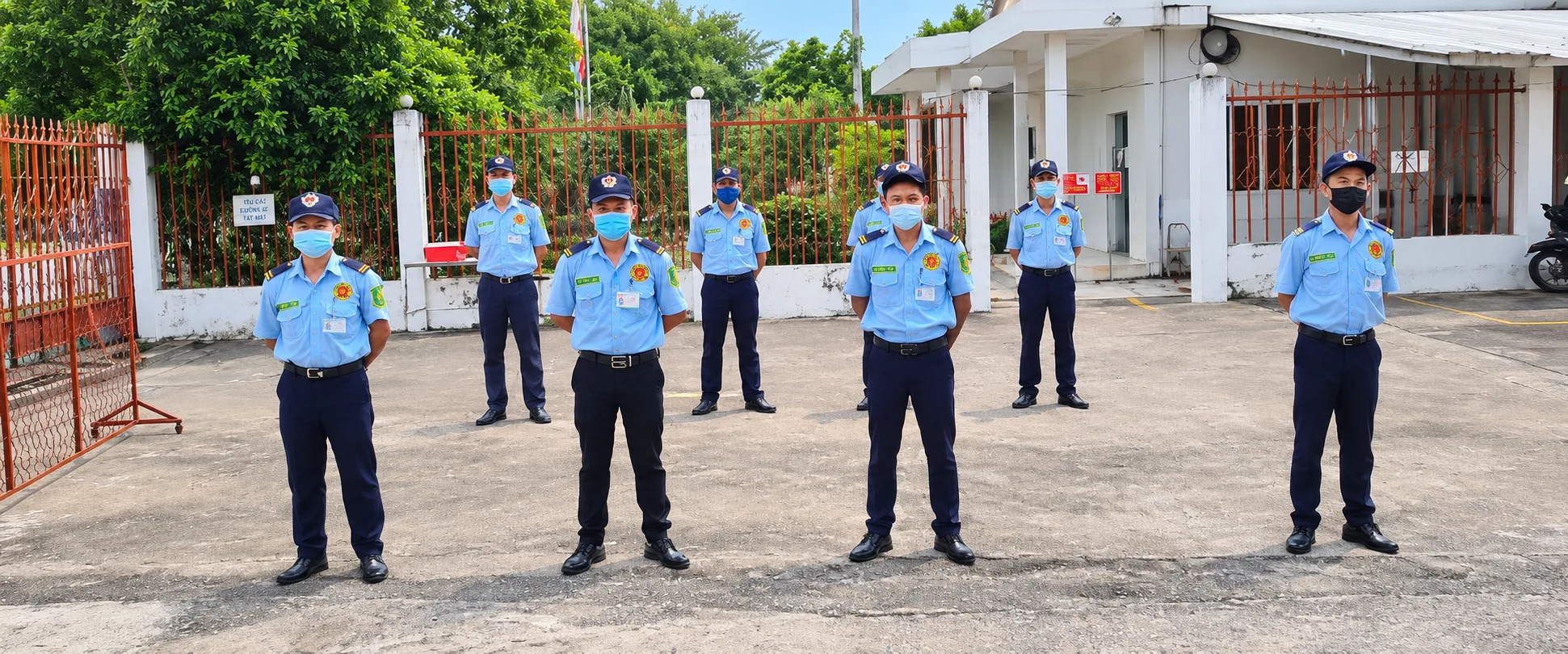 Đội bảo vệ tuần tra tại khu vực khách hàng